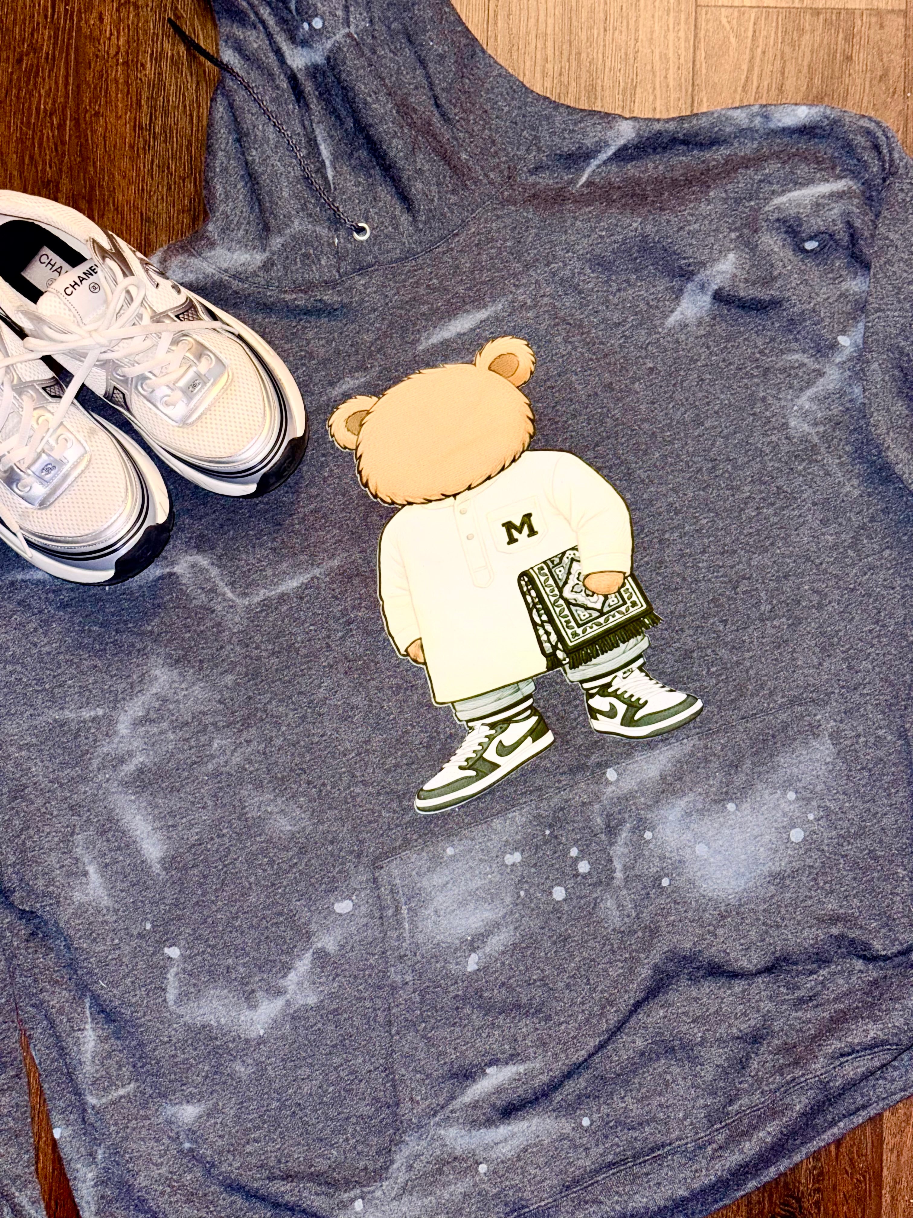 Grey praying bear