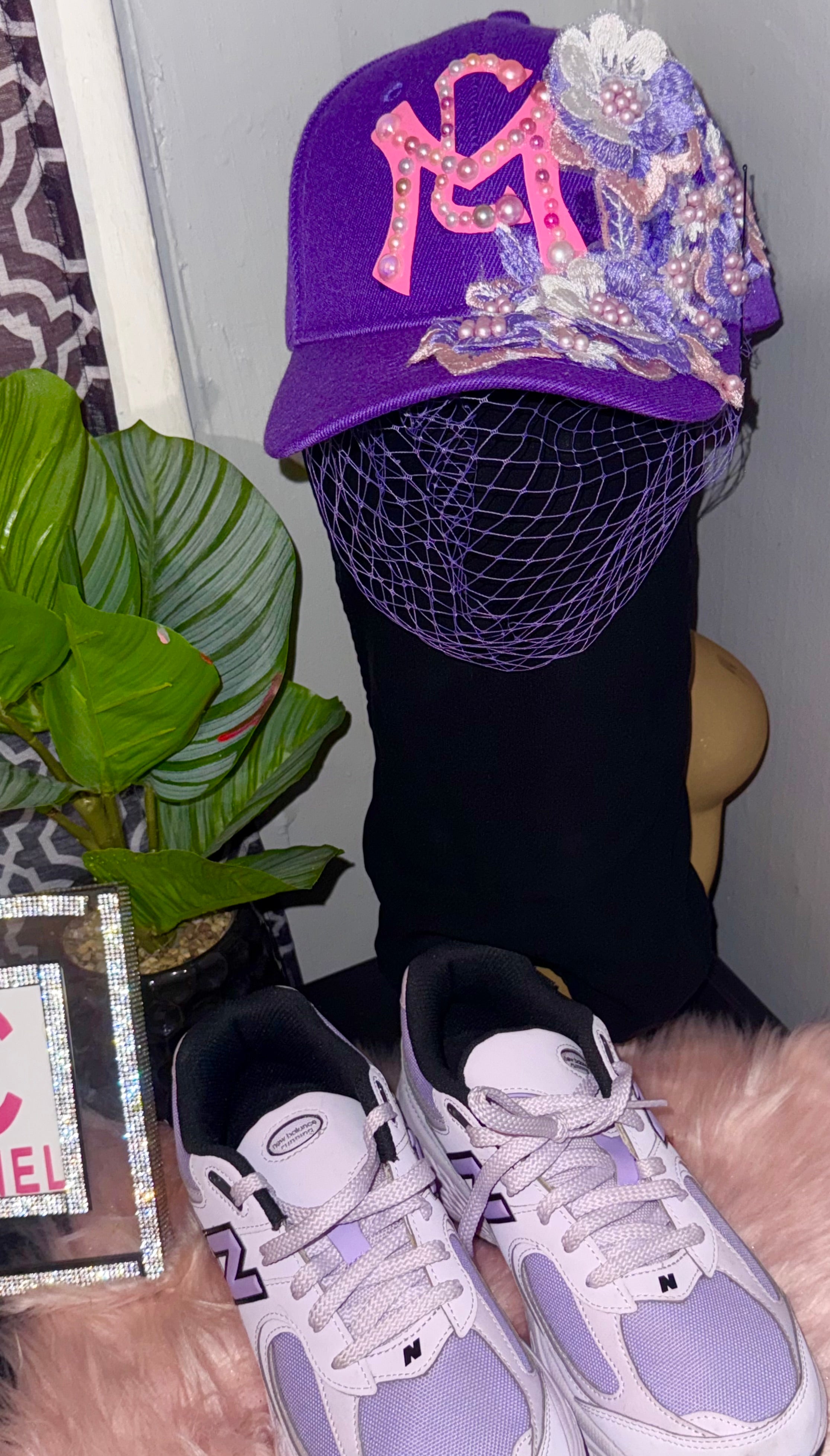 Net face fitted hat